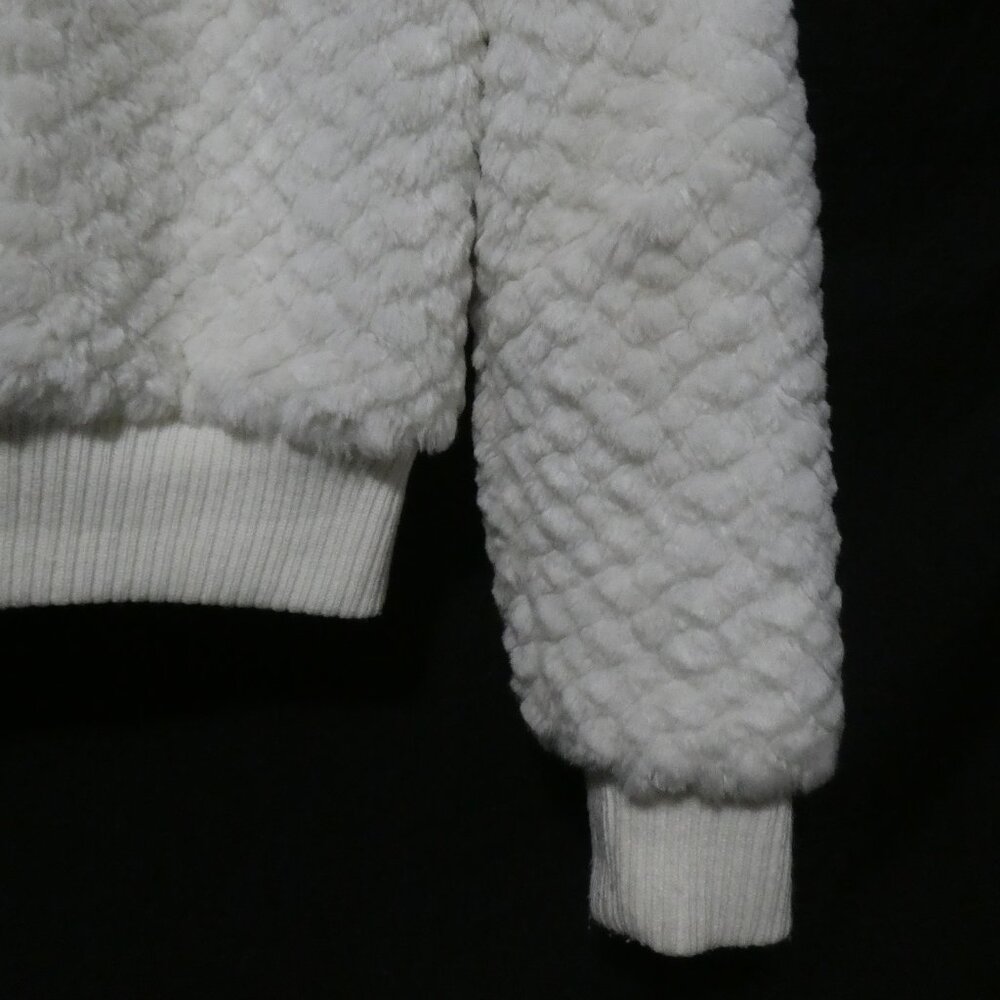 ECKO UNLTD RED | White Quilted Faux Fur Jacket with Pom Pom Hood Drawstring - Picture 16 of 16